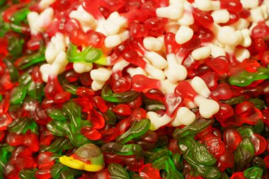 lezzetli çok renkli meyve marmelat. toplu sağlıksız parlak şekerler. farklı jöle fotoğraf yakın. şeker dükkanında lezzetli tatlılar. Kimse. 