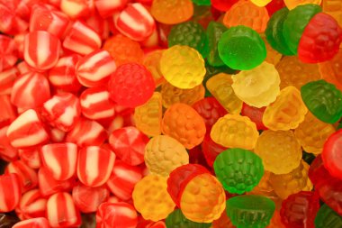 lezzetli çok renkli meyve marmelat. toplu sağlıksız parlak şekerler. farklı jöle fotoğraf yakın. şeker dükkanında lezzetli tatlılar. Kimse. 