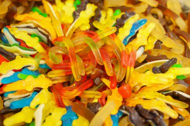 lezzetli çok renkli meyve marmelat. toplu sağlıksız parlak şekerler. farklı jöle fotoğraf yakın. şeker dükkanında lezzetli tatlılar. Kimse. 