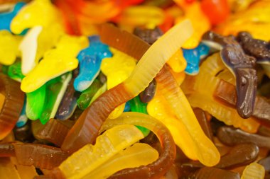 lezzetli çok renkli meyve marmelat. toplu sağlıksız parlak şekerler. farklı jöle fotoğraf yakın. şeker dükkanında lezzetli tatlılar. Kimse. 