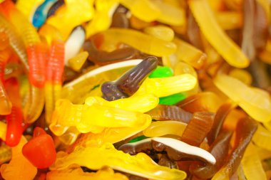 lezzetli çok renkli meyve marmelat. toplu sağlıksız parlak şekerler. farklı jöle fotoğraf yakın. şeker dükkanında lezzetli tatlılar. Kimse. 