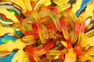 lezzetli çok renkli meyve marmelat. toplu sağlıksız parlak şekerler. farklı jöle fotoğraf yakın. şeker dükkanında lezzetli tatlılar. Kimse. 