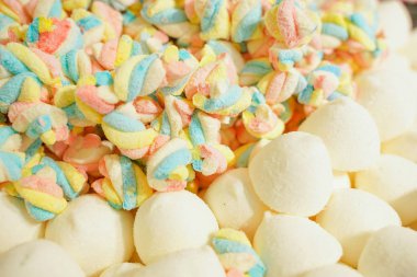 lezzetli çok renkli meyve marmelat. toplu sağlıksız parlak şekerler. farklı jöle fotoğraf yakın. şeker dükkanında lezzetli tatlılar. Kimse. 