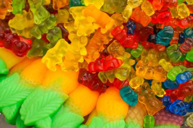 lezzetli çok renkli meyve marmelat. toplu sağlıksız parlak şekerler. farklı jöle fotoğraf yakın. şeker dükkanında lezzetli tatlılar. Kimse. 