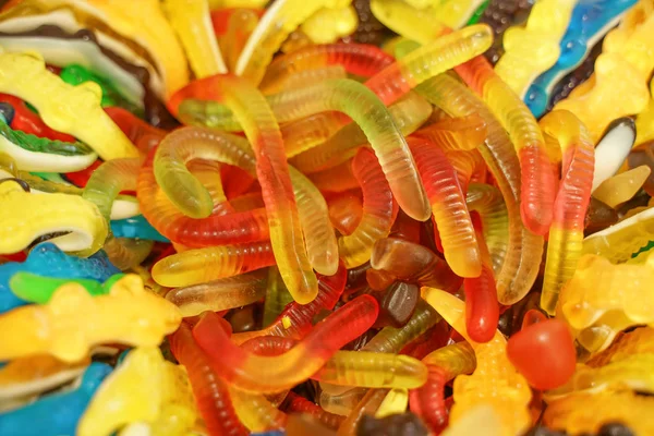 lezzetli çok renkli meyve marmelat. toplu sağlıksız parlak şekerler. farklı jöle fotoğraf yakın. şeker dükkanında lezzetli tatlılar. Kimse. 