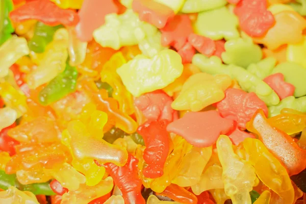 lezzetli çok renkli meyve marmelat. toplu sağlıksız parlak şekerler. farklı jöle fotoğraf yakın. şeker dükkanında lezzetli tatlılar. Kimse. 