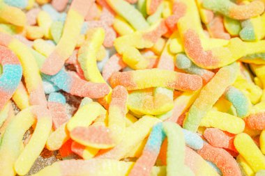 lezzetli çok renkli meyve marmelat. toplu sağlıksız parlak şekerler. farklı jöle fotoğraf yakın. şeker dükkanında lezzetli tatlılar. Kimse. 