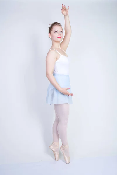 Menina Caucasiana Bonito Roupas Balé Aprender Ser Uma Bailarina Fundo — Fotografia de Stock