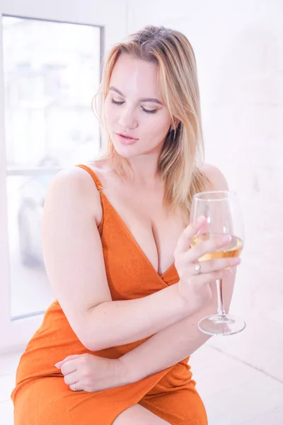 Pretty Size Caucasian Girl Drinks Wine Morning Alone Home Young — Stock Photo, Image