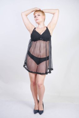 İç çamaşırı Genç güzel beyaz artı boyutu modeli