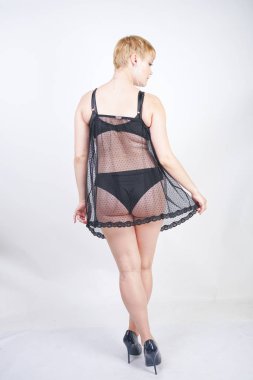 İç çamaşırı Genç güzel beyaz artı boyutu modeli