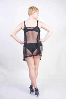 İç çamaşırı Genç güzel beyaz artı boyutu modeli