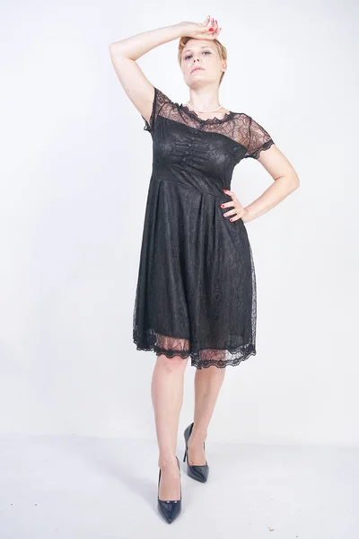 Forró pufó rövid haj nő aranyos goth csipke ruha — Stock Fotó