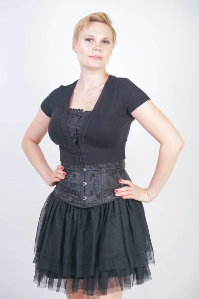 Retrato de menina bonita em vestido gótico espartilho preto — Fotografia de Stock
