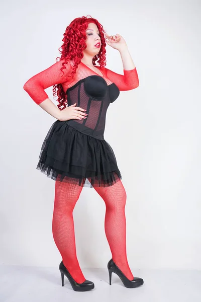 黒いコルセットを着た赤毛のセクシーな女性の肖像画 — ストック写真