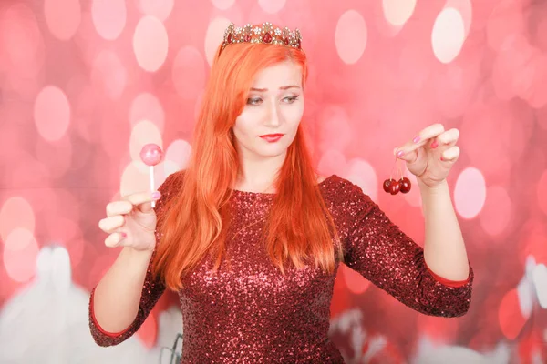 artı boyutu kadın tatlılar seviyor ve meyve ve çilek nefret ediyor