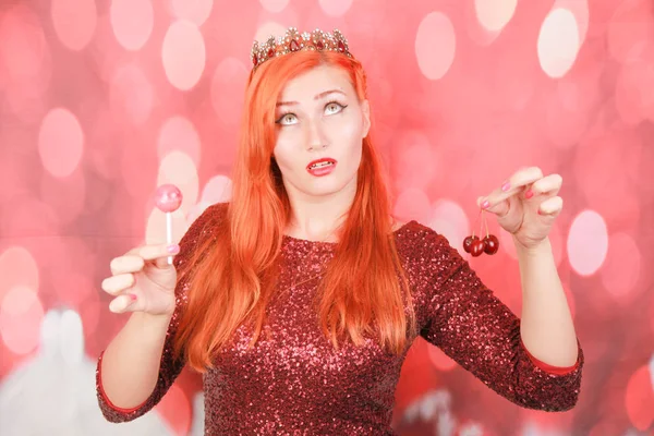 artı boyutu kadın tatlılar seviyor ve meyve ve çilek nefret ediyor