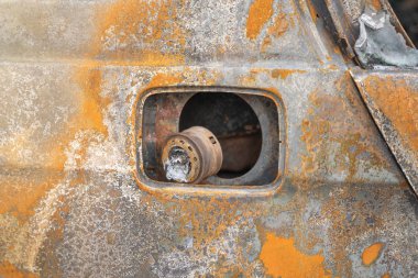 kasıtlı kundakçılık tan sonra araba. bir yangın erimiş sonra tahrip araç sokakta.