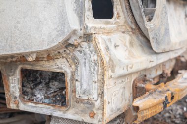 kasıtlı kundakçılık tan sonra araba. bir yangın erimiş sonra tahrip araç sokakta.