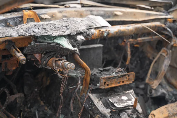 kasıtlı kundakçılık tan sonra araba. bir yangın erimiş sonra tahrip araç sokakta.