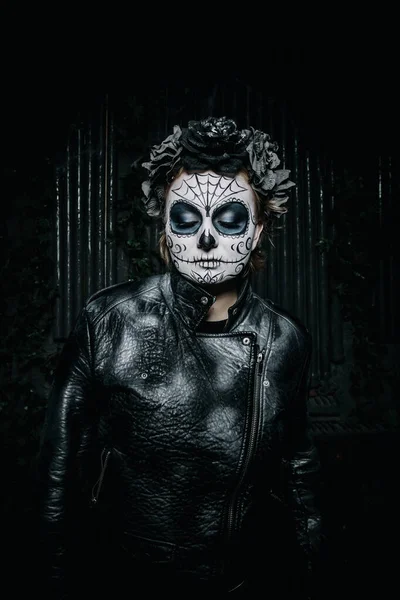 Halloween mörk gotisk skrämmande make up. Santa Muerte-konceptet. — Stockfoto