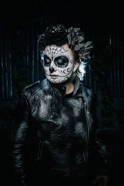 Halloween mörk gotisk skrämmande make up. Santa Muerte-konceptet. — Stockfoto