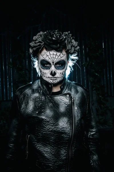 Halloween mörk gotisk skrämmande make up. Santa Muerte-konceptet. — Stockfoto