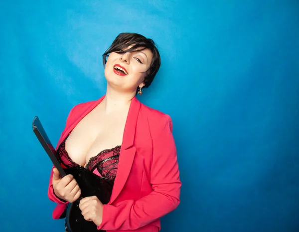 Sexy Secretary in lingerie and bright pink business jacket holding a folder with documents on a blue background in the Studio — Stock Photo, Image