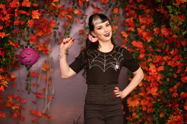 Beautiful young woman in black carnival clothes ready for halloween — 스톡 사진