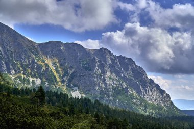 Güzel panoramik Yüksek Tatras dağlarda erken sonbahar, Kuzey Slovakya, Predne Solisko.