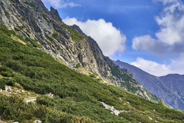 Güzel panoramik Yüksek Tatras dağlarda erken sonbahar, Kuzey Slovakya, Predne Solisko.