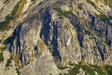 Güzel panoramik Yüksek Tatras dağlarda erken sonbahar, Kuzey Slovakya, Predne Solisko.