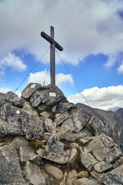 Güzel panoramik Yüksek Tatras dağlarda erken sonbahar, Kuzey Slovakya, Predne Solisko.