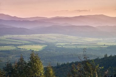 Güzel panoramik Yüksek Tatras dağlarda erken sonbahar, Kuzey Slovakya, Predne Solisko.