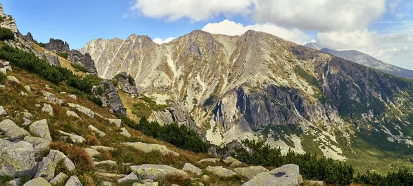 Hermosa Vista Panorámica Las Altas Montañas Tatras Principios Otoño Norte — Foto de Stock