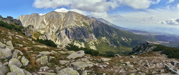 Hermosa Vista Panorámica Las Altas Montañas Tatras Principios Otoño Norte —  Fotos de Stock