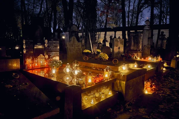 Memento Mori Lampor Och Gravar Alla Helgons Dag Powązki Cemetery — Stockfoto