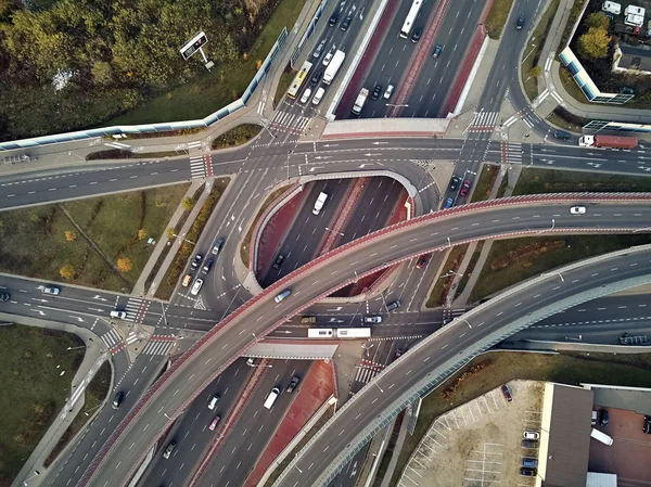 Varşova, Polonya, dron ile DJI indeks işlem Mavic hava bulunan Aleje Jerozolimskie sokak viyadük güzel panoramik hava dron görünümüne