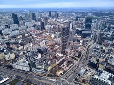 Güzel panoramik hava manzarası dron görünümü bulunan gökdelenler Merkezi Varşova şehir, Polonya