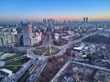 Varşova, Polonya, dron bulunan bir saha aydınlatması üzerinde 