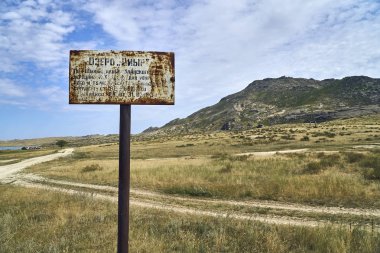 Güzel panoramik yaz bozkır peyzaj taş dağları 