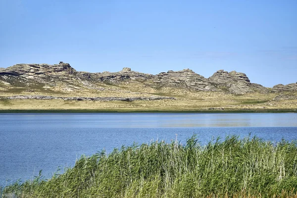 Beautiful Summer Steppe Landscape Ayr Monastyri Lake Located Stone Mountains — Stock Photo, Image