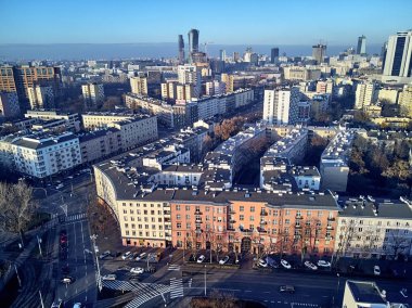 Varşova, Polonya - 27 Kasım 2018: Güzel panoramik hava dron görünümüne Merkezi Varşova şehir ve St. James, Roma Katolik Parish Havari Narutowicza Meydanı, Ochota bölge