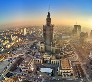 Varşova, Polonya - 01 Aralık 2018: Güzel panoramik hava dron görünümüne Merkezi Varşova şehir ve Kültür Sarayı ve bilim - dikkate değer bir yüksek katlı bina Varşova, Polonya