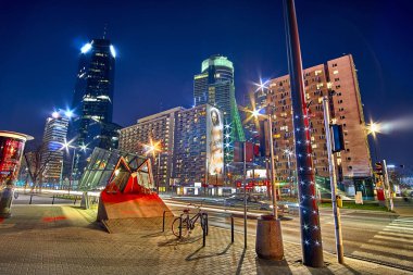 Varşova, Polonya-07 Nisan 2019: güzel bir gece geniş açı panoramik manzara Varşova modern City, pkin ve 