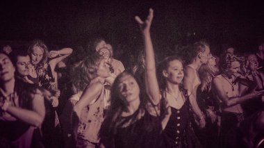 Bialobrzegi, Polonya-Temmuz 13-15, 2019: kişi Wibracje 3,0 Festival Polonya, en büyük farkındalık, müzik ve Polonya yaşam açık hava festivalleri hakkında tutkulu bir konser sırasında eğlenmek