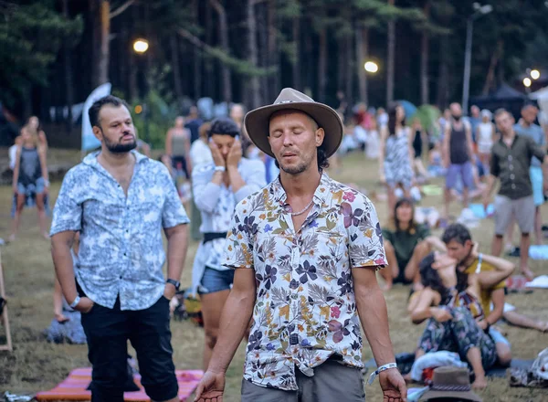 Bialobrzegi, Polonya-Temmuz 13-15, 2019: kişi Wibracje 3,0 Festival Polonya, en büyük farkındalık, müzik ve Polonya yaşam açık hava festivalleri hakkında tutkulu bir konser sırasında eğlenmek