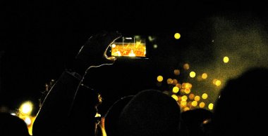 Bialobrzegi, Polonya-Temmuz 13-15, 2019: kişi Wibracje 3,0 Festival Polonya, en büyük farkındalık, müzik ve Polonya yaşam açık hava festivalleri hakkında tutkulu bir konser sırasında eğlenmek