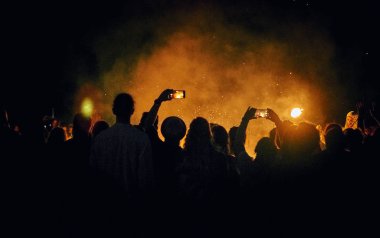 Bialobrzegi, Polonya-Temmuz 13-15, 2019: kişi Wibracje 3,0 Festival Polonya, en büyük farkındalık, müzik ve Polonya yaşam açık hava festivalleri hakkında tutkulu bir konser sırasında eğlenmek