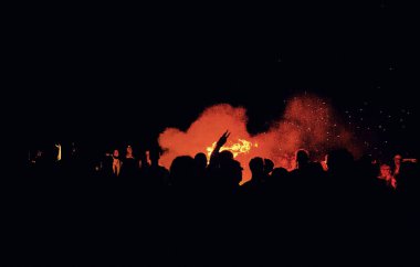 Bialobrzegi, Polonya-Temmuz 13-15, 2019: kişi Wibracje 3,0 Festival Polonya, en büyük farkındalık, müzik ve Polonya yaşam açık hava festivalleri hakkında tutkulu bir konser sırasında eğlenmek